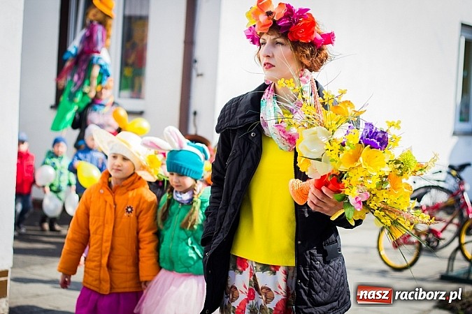 Zdjęcie w galerii na portalu naszraciborz.pl: Pani Wiosna przyszła do przedszkolaków w Sudole  wiadomości z regionu