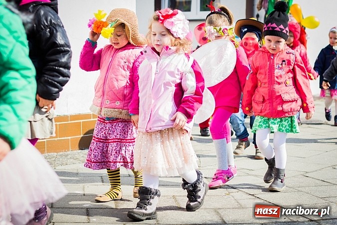 Zdjęcie w galerii na portalu naszraciborz.pl: Pani Wiosna przyszła do przedszkolaków w Sudole  wiadomości z regionu