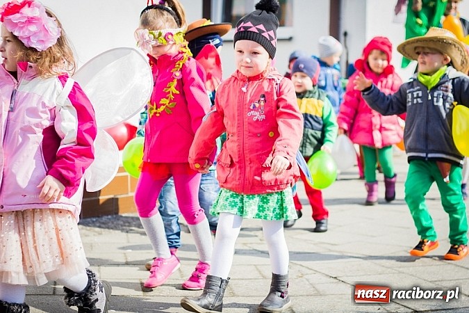 Zdjęcie w galerii na portalu naszraciborz.pl: Pani Wiosna przyszła do przedszkolaków w Sudole  wiadomości z regionu