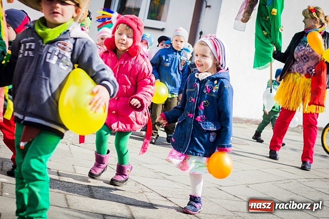 Zdjęcie w galerii na portalu naszraciborz.pl: Pani Wiosna przyszła do przedszkolaków w Sudole  wiadomości z regionu