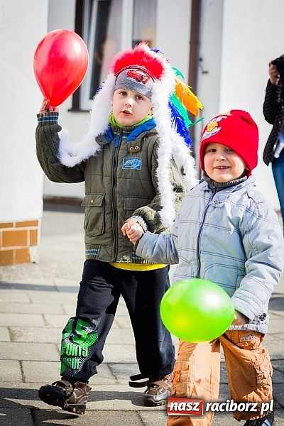 Zdjęcie w galerii na portalu naszraciborz.pl: Pani Wiosna przyszła do przedszkolaków w Sudole  wiadomości z regionu