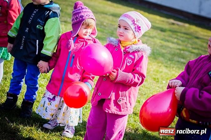 Zdjęcie w galerii na portalu naszraciborz.pl: Pani Wiosna przyszła do przedszkolaków w Sudole  wiadomości z regionu