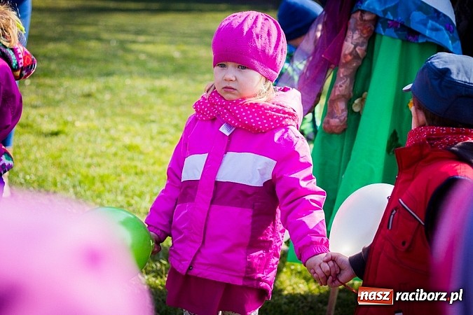 Zdjęcie w galerii na portalu naszraciborz.pl: Pani Wiosna przyszła do przedszkolaków w Sudole  wiadomości z regionu