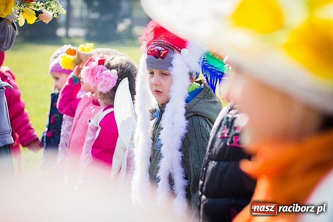 Zdjęcie w galerii na portalu naszraciborz.pl: Pani Wiosna przyszła do przedszkolaków w Sudole  wiadomości z regionu