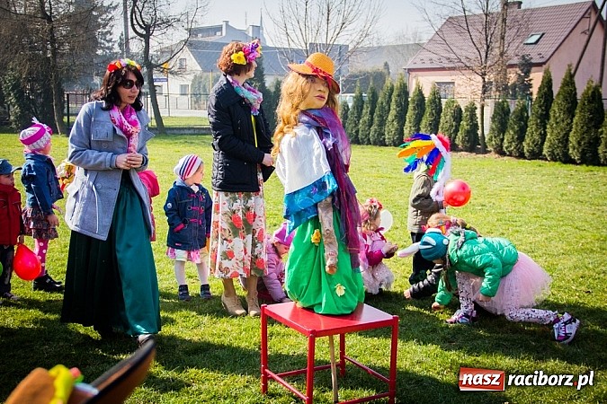 Zdjęcie w galerii na portalu naszraciborz.pl: Pani Wiosna przyszła do przedszkolaków w Sudole  wiadomości z regionu