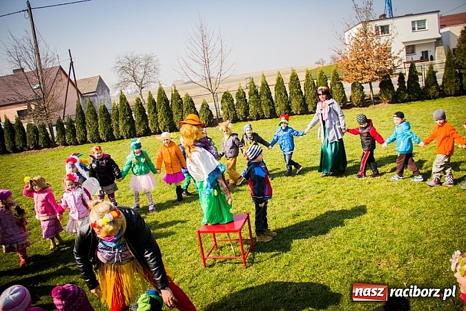 Zdjęcie w galerii na portalu naszraciborz.pl: Pani Wiosna przyszła do przedszkolaków w Sudole  wiadomości z regionu