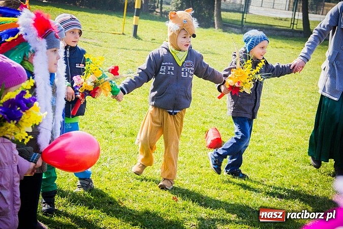 Zdjęcie w galerii na portalu naszraciborz.pl: Pani Wiosna przyszła do przedszkolaków w Sudole  wiadomości z regionu