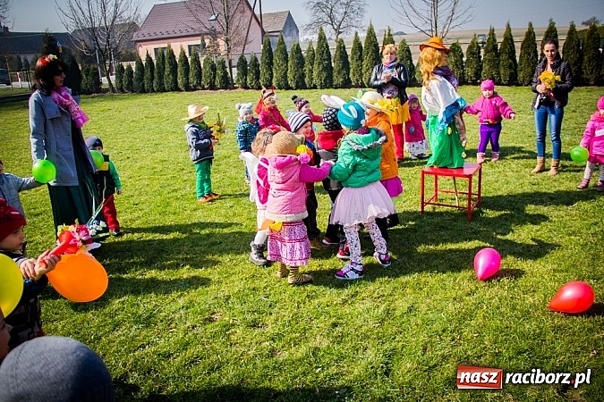 Zdjęcie w galerii na portalu naszraciborz.pl: Pani Wiosna przyszła do przedszkolaków w Sudole  wiadomości z regionu