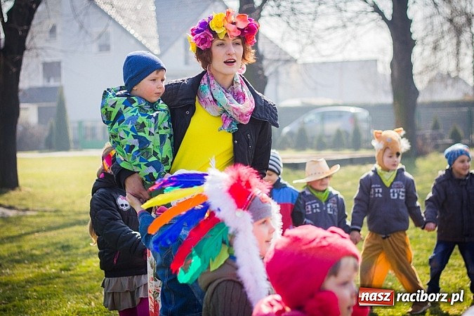 Zdjęcie w galerii na portalu naszraciborz.pl: Pani Wiosna przyszła do przedszkolaków w Sudole  wiadomości z regionu