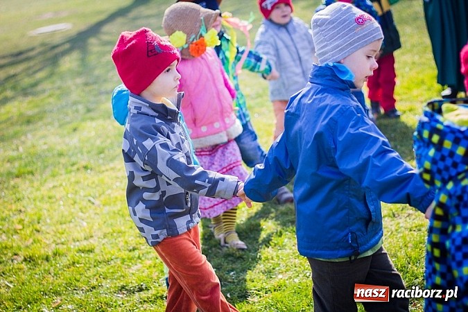 Zdjęcie w galerii na portalu naszraciborz.pl: Pani Wiosna przyszła do przedszkolaków w Sudole  wiadomości z regionu