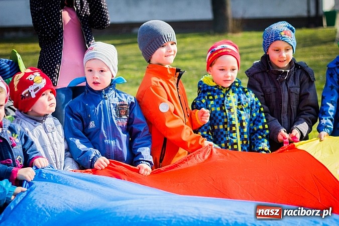 Zdjęcie w galerii na portalu naszraciborz.pl: Pani Wiosna przyszła do przedszkolaków w Sudole  wiadomości z regionu
