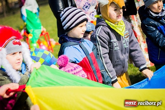 Zdjęcie w galerii na portalu naszraciborz.pl: Pani Wiosna przyszła do przedszkolaków w Sudole  wiadomości z regionu