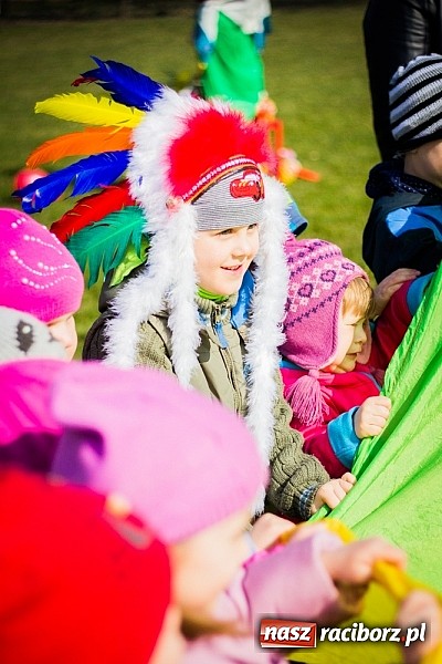Zdjęcie w galerii na portalu naszraciborz.pl: Pani Wiosna przyszła do przedszkolaków w Sudole  wiadomości z regionu