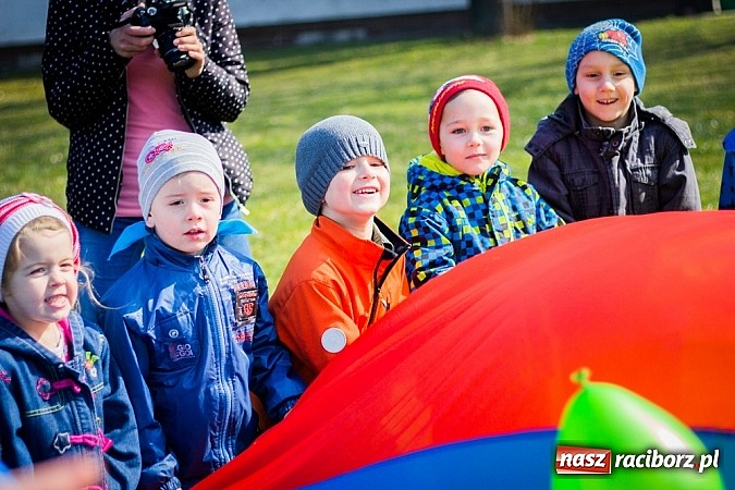 Zdjęcie w galerii na portalu naszraciborz.pl: Pani Wiosna przyszła do przedszkolaków w Sudole  wiadomości z regionu