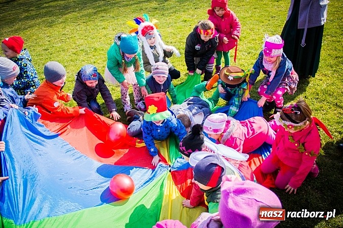 Zdjęcie w galerii na portalu naszraciborz.pl: Pani Wiosna przyszła do przedszkolaków w Sudole  wiadomości z regionu