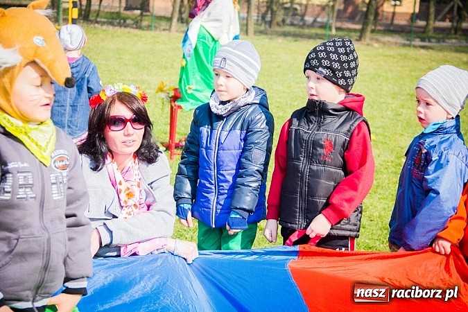 Zdjęcie w galerii na portalu naszraciborz.pl: Pani Wiosna przyszła do przedszkolaków w Sudole  wiadomości z regionu