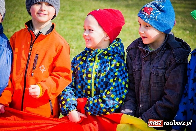 Zdjęcie w galerii na portalu naszraciborz.pl: Pani Wiosna przyszła do przedszkolaków w Sudole  wiadomości z regionu