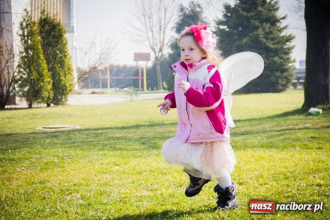 Zdjęcie w galerii na portalu naszraciborz.pl: Pani Wiosna przyszła do przedszkolaków w Sudole  wiadomości z regionu