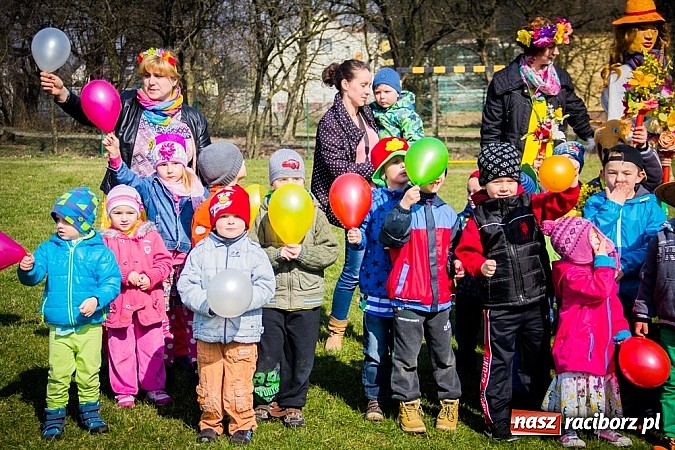 Zdjęcie w galerii na portalu naszraciborz.pl: Pani Wiosna przyszła do przedszkolaków w Sudole  wiadomości z regionu