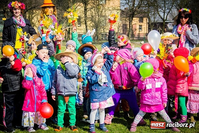 Zdjęcie w galerii na portalu naszraciborz.pl: Pani Wiosna przyszła do przedszkolaków w Sudole  wiadomości z regionu