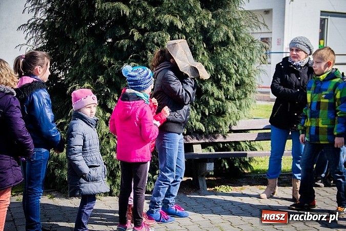 Zdjęcie w galerii na portalu naszraciborz.pl: Pani Wiosna przyszła do przedszkolaków w Sudole  wiadomości z regionu