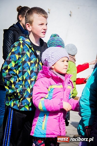 Zdjęcie w galerii na portalu naszraciborz.pl: Pani Wiosna przyszła do przedszkolaków w Sudole  wiadomości z regionu