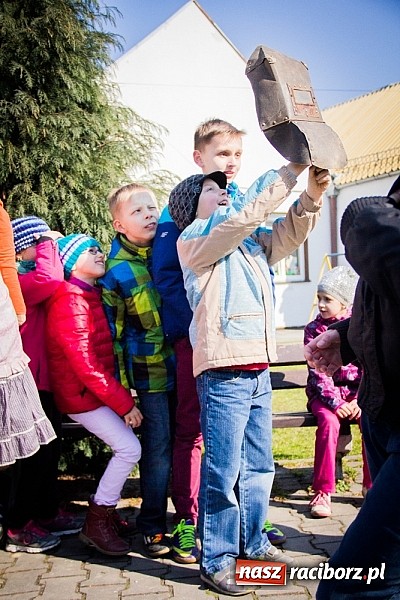 Zdjęcie w galerii na portalu naszraciborz.pl: Pani Wiosna przyszła do przedszkolaków w Sudole  wiadomości z regionu