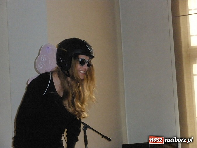 Zdjęcie w galerii na portalu naszraciborz.pl: Tak wiosnę witali w Gimnazjum nr 5 wiadomości z regionu