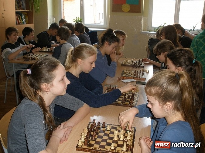 Zdjęcie w galerii na portalu naszraciborz.pl: Tak wiosnę witali w Gimnazjum nr 5 wiadomości z regionu