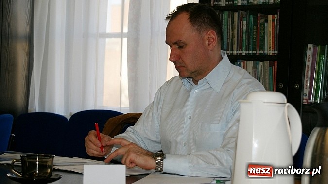 Zdjęcie w galerii na portalu naszraciborz.pl: Jak rozwinąć skrzydła - debata w książnicy wiadomości z regionu