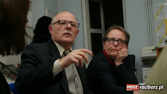 Zdjęcie w galerii na portalu naszraciborz.pl: Jak rozwinąć skrzydła - debata w książnicy wiadomości z regionu