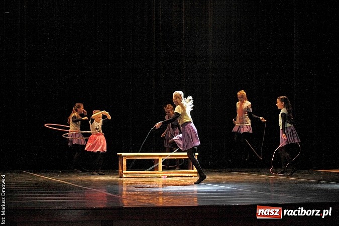 Zdjęcie w galerii na portalu naszraciborz.pl: Skaza wystawiła w RCK Moją ławeczkę wiadomości z regionu