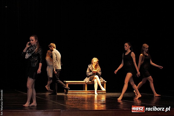 Zdjęcie w galerii na portalu naszraciborz.pl: Skaza wystawiła w RCK Moją ławeczkę wiadomości z regionu