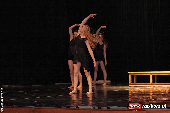 Zdjęcie w galerii na portalu naszraciborz.pl: Skaza wystawiła w RCK Moją ławeczkę wiadomości z regionu