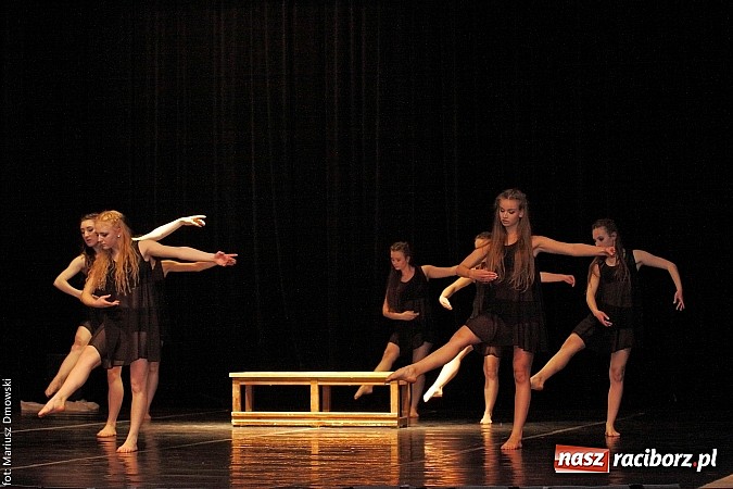 Zdjęcie w galerii na portalu naszraciborz.pl: Skaza wystawiła w RCK Moją ławeczkę wiadomości z regionu