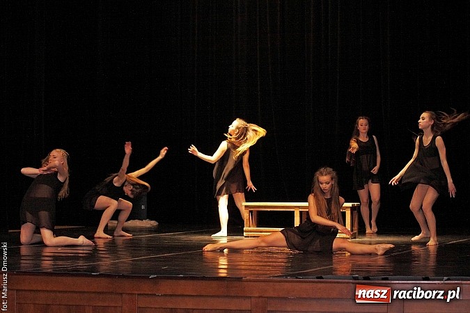 Zdjęcie w galerii na portalu naszraciborz.pl: Skaza wystawiła w RCK Moją ławeczkę wiadomości z regionu