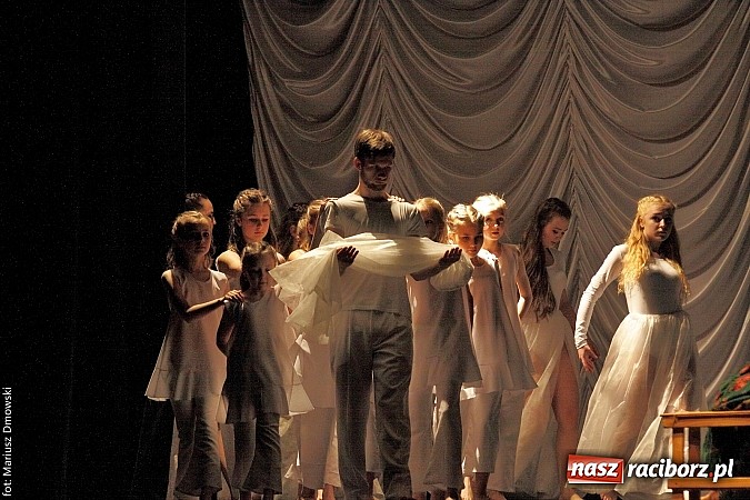 Zdjęcie w galerii na portalu naszraciborz.pl: Skaza wystawiła w RCK Moją ławeczkę wiadomości z regionu