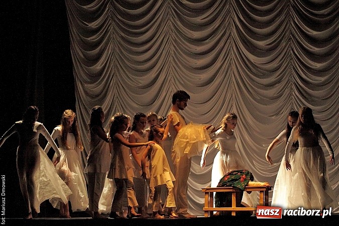 Zdjęcie w galerii na portalu naszraciborz.pl: Skaza wystawiła w RCK Moją ławeczkę wiadomości z regionu