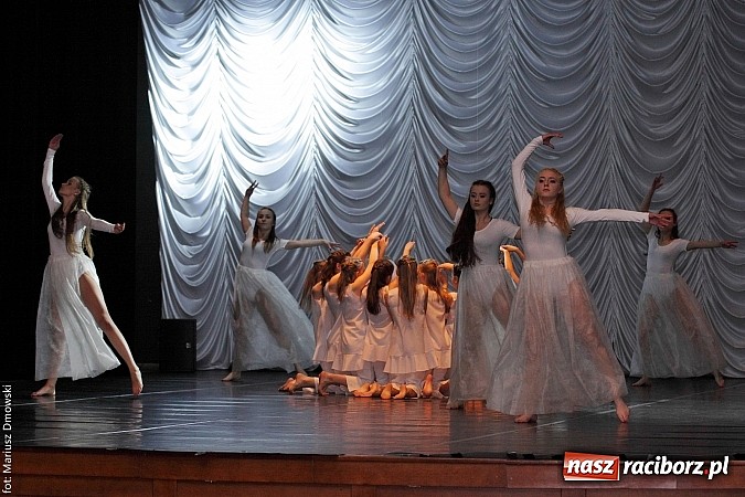 Zdjęcie w galerii na portalu naszraciborz.pl: Skaza wystawiła w RCK Moją ławeczkę wiadomości z regionu