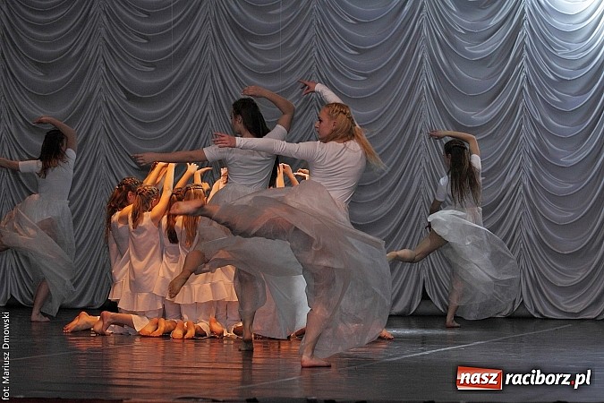 Zdjęcie w galerii na portalu naszraciborz.pl: Skaza wystawiła w RCK Moją ławeczkę wiadomości z regionu