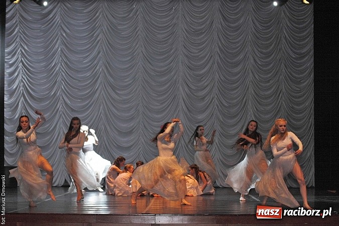 Zdjęcie w galerii na portalu naszraciborz.pl: Skaza wystawiła w RCK Moją ławeczkę wiadomości z regionu