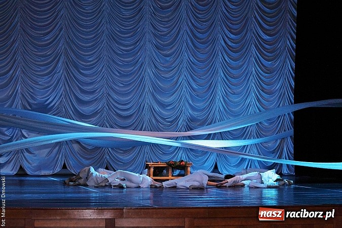 Zdjęcie w galerii na portalu naszraciborz.pl: Skaza wystawiła w RCK Moją ławeczkę wiadomości z regionu