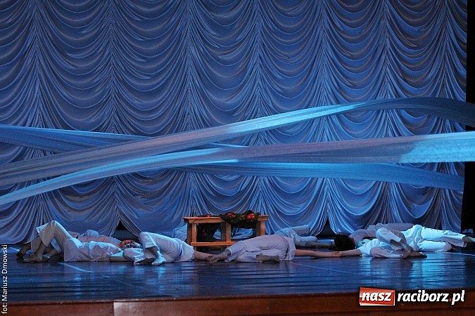 Zdjęcie w galerii na portalu naszraciborz.pl: Skaza wystawiła w RCK Moją ławeczkę wiadomości z regionu