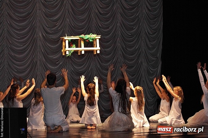 Zdjęcie w galerii na portalu naszraciborz.pl: Skaza wystawiła w RCK Moją ławeczkę wiadomości z regionu