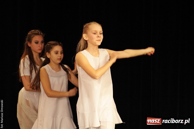 Zdjęcie w galerii na portalu naszraciborz.pl: Skaza wystawiła w RCK Moją ławeczkę wiadomości z regionu