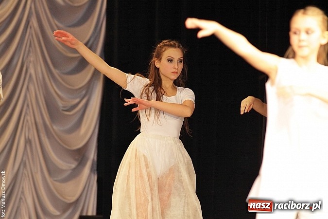 Zdjęcie w galerii na portalu naszraciborz.pl: Skaza wystawiła w RCK Moją ławeczkę wiadomości z regionu