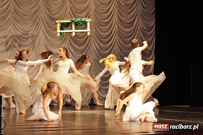 Zdjęcie w galerii na portalu naszraciborz.pl: Skaza wystawiła w RCK Moją ławeczkę wiadomości z regionu