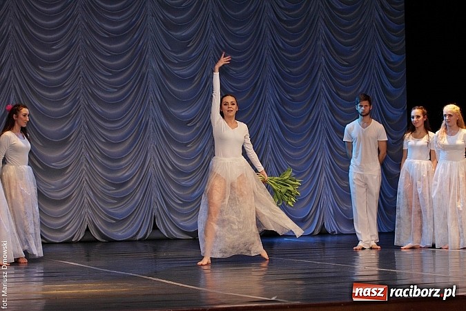 Zdjęcie w galerii na portalu naszraciborz.pl: Skaza wystawiła w RCK Moją ławeczkę wiadomości z regionu
