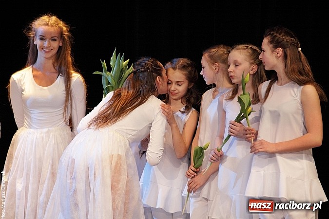 Zdjęcie w galerii na portalu naszraciborz.pl: Skaza wystawiła w RCK Moją ławeczkę wiadomości z regionu