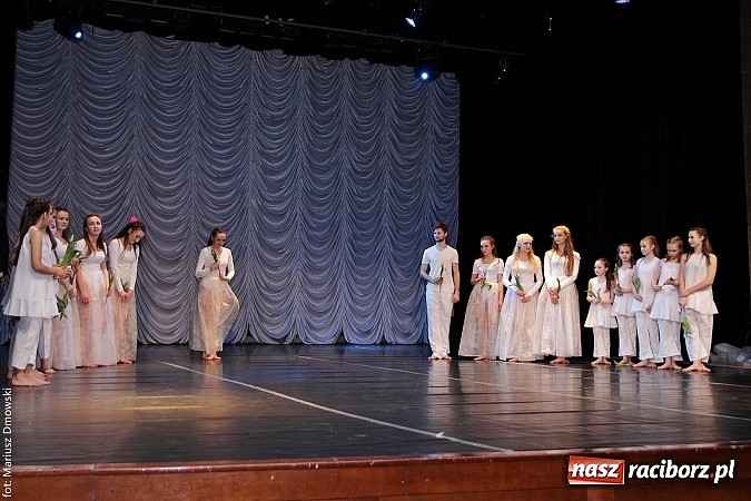 Zdjęcie w galerii na portalu naszraciborz.pl: Skaza wystawiła w RCK Moją ławeczkę wiadomości z regionu